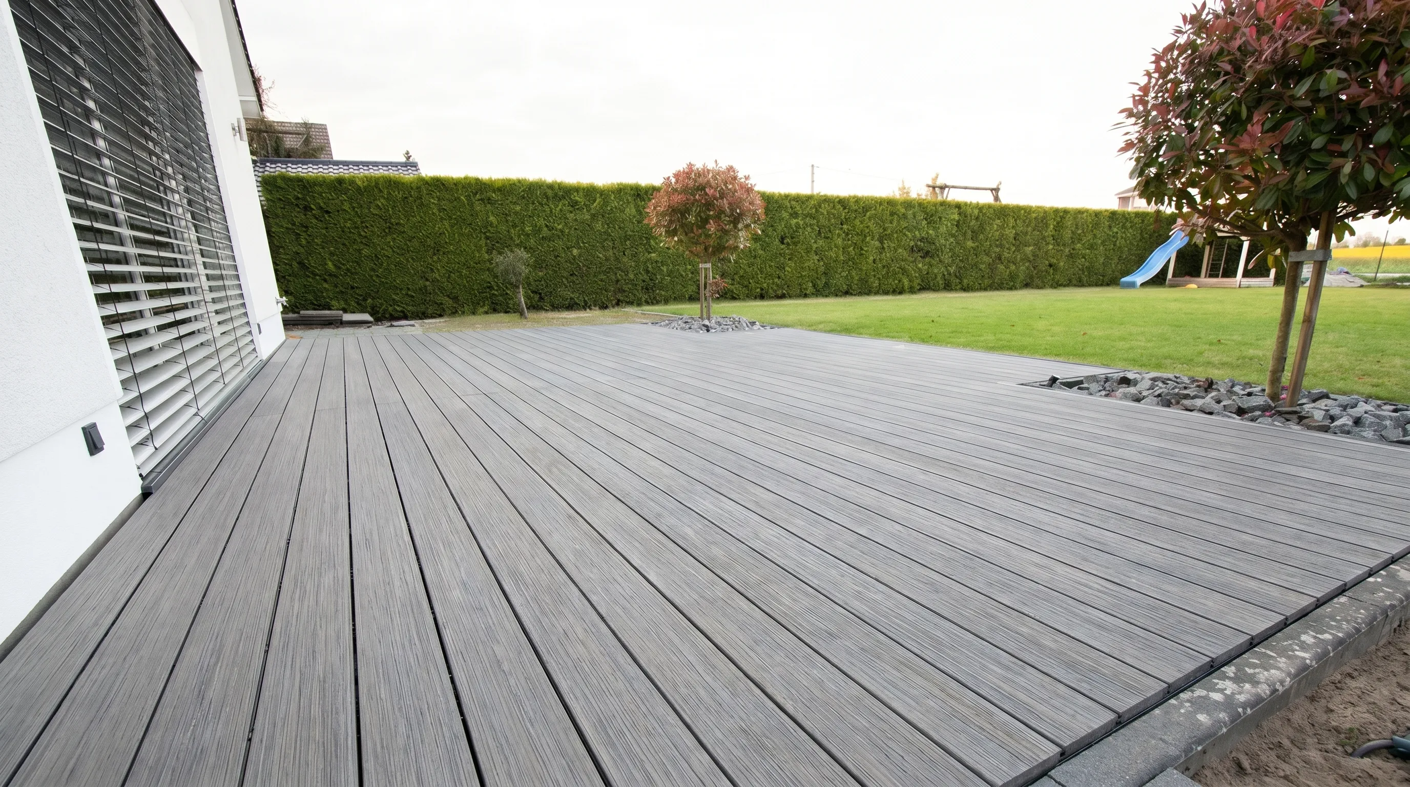Terrasse mit Basalt